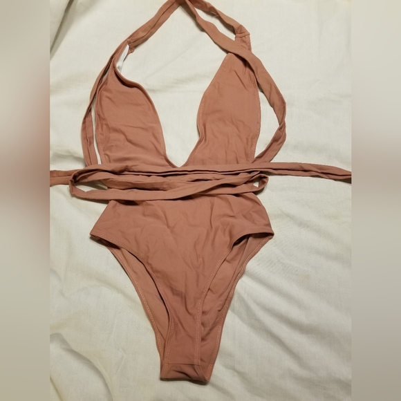 NWOT ADJUSTABLE WAIST Sexy plunge wrap strappy one piece SMALL - Picture 2 of 8